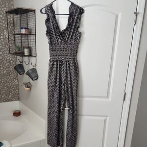 Max Studio Monochrome Sleeveless Jumpsuit Wirh Pockets